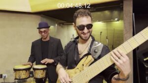 Cantar Desnuda Escena Musicos