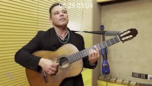 Cantar Desnuda Musico 25.03