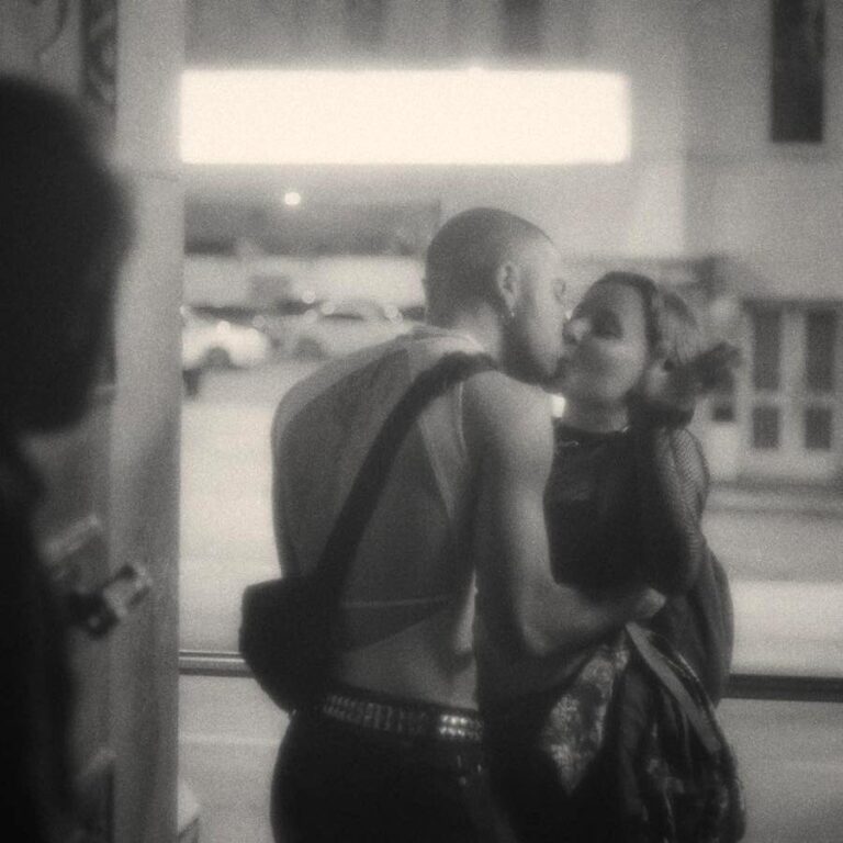 La Noche Esta Marchandose Ya Fotograma