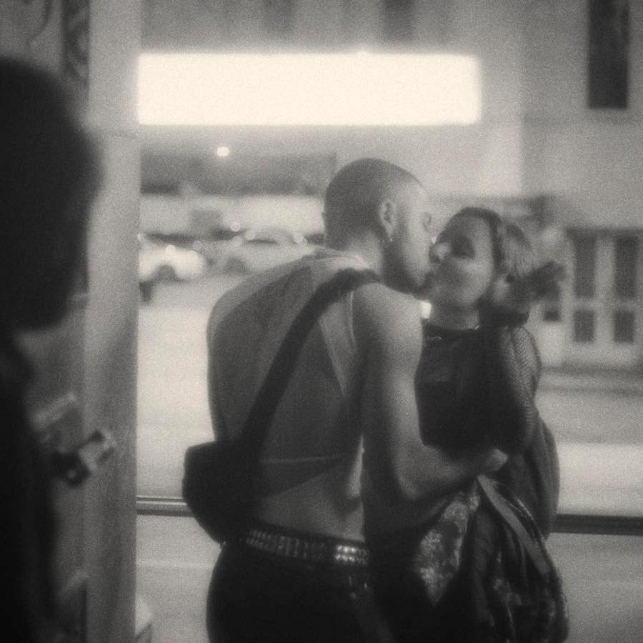 La Noche Esta Marchandose Ya Fotograma