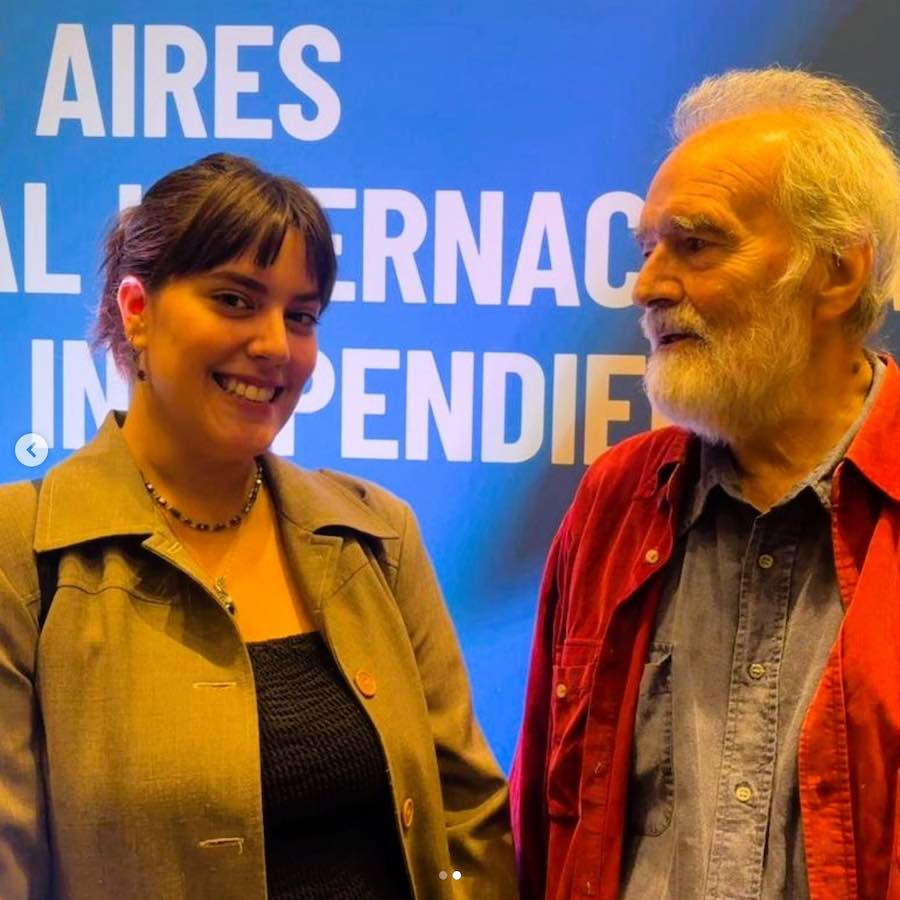 Fotos Con Julia Sánchez, Una De Las Cincuenta Y Cinco Chicas En Un Acto Previo Del Bafici